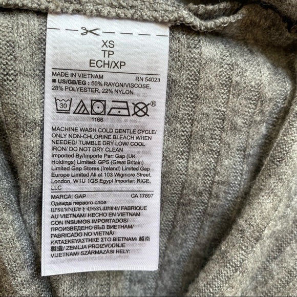 GAP Long Sleeve T-shirt - Picture 7 of 7